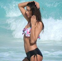 Irina Shayk de biquini na praia (depois da separação de Ronaldo)