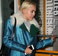 Miley Cyrus casual em Nova Iorque
