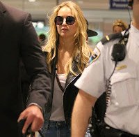 Jennifer Lawrence a chegar ao aeroporto de Trudeau