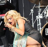 Um belo upskirt de Rita Ora