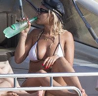 Rita Ora sexy de bikini