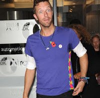 Chris Martin ultrapassou o divórcio a comer a Jennifer Lawrence, não a ler poesia