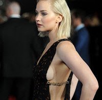 Um sideboob de Jennifer Lawrence (HQ)