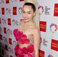 Miley Cyrus nos prémios Vanguard em Los Angeles