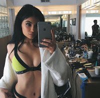 Kylie Jenner exibe corpo de biquini (2016)