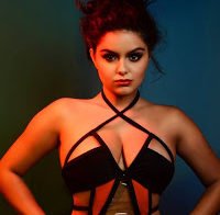 Ariel Winter com ensaio provocante