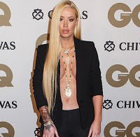 Iggy Azaela sem soutien