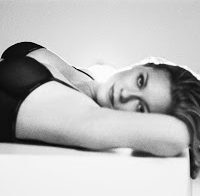 Kristen Dunst sexy para a Calvin Klein