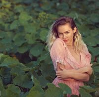 Miley Cyrus tem um novo album a sair e tem 3 semanas que não fuma erva.