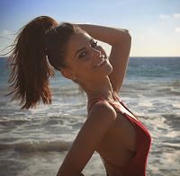 Jessica Lowndes num biquíni é espectacular