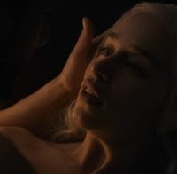 Emilia Clarke nua em cena de sexo (Daenerys Targaryen em Game of Thrones)