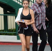Selena Gomez sexy em roupa desportiva