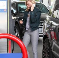 Chloë Grace Moretz com calças justas