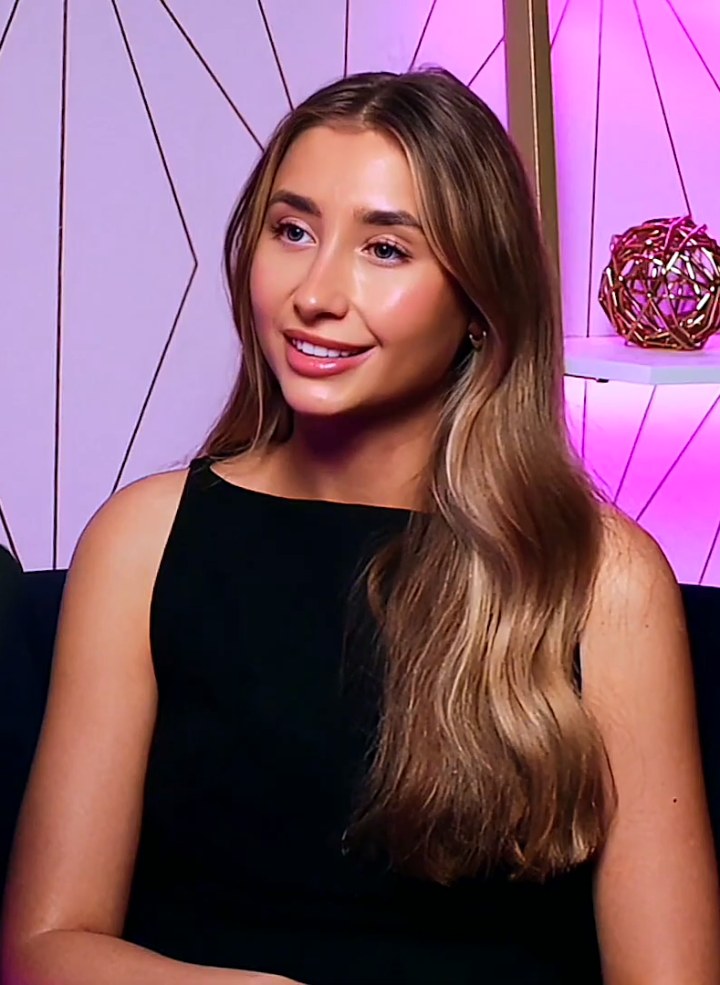 Lily Phillips numa entrevista em 2025
